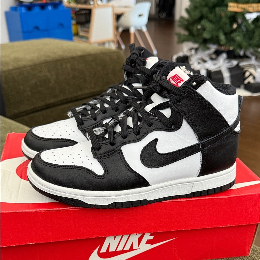 Nike Women’s Nike Dunk High - White/Black/University Red - size 6.5